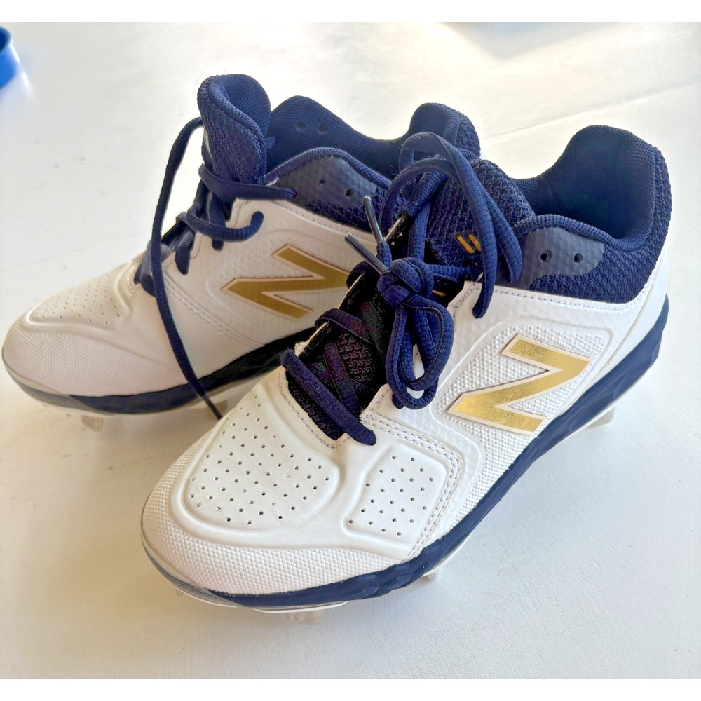 New Balance Women’s 5.5 B SPVELON1 FastPitch Softball Shoes Cleats Brand New